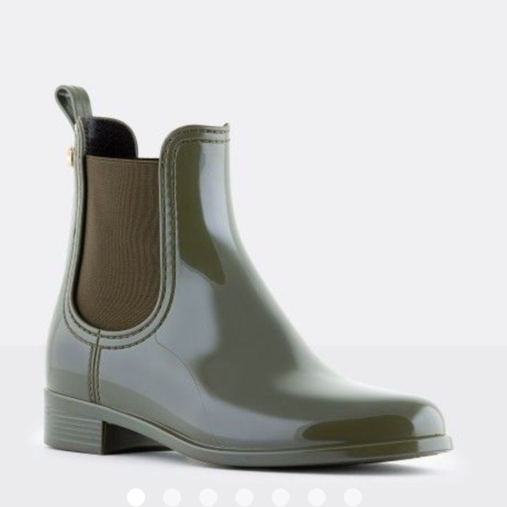 Lemon Jelly Women Army Green Olive slip on short rubber rain boots size 9/40 EUC